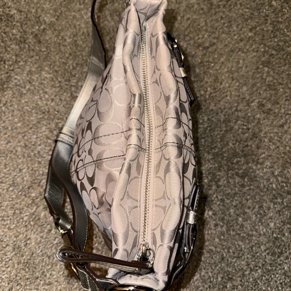 Coach 2 way silver bag - Picture 5 of 8